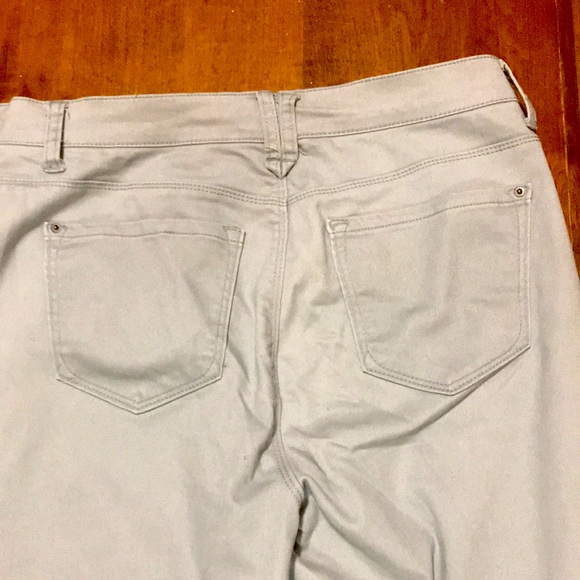 Curve appeal woman’s sage green jegging’s. NWOT. - Picture 4 of 4